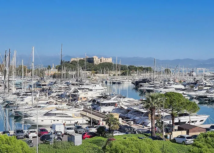 Vauban Superbe T2 Avec Vue Port Résidence De Gamme Clim Parking Privé Wi-fi