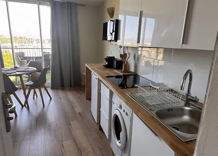 Vauban Superbe T2 Avec Vue Port Résidence De Gamme Clim Parking Privé Wi-fi Appartamento Antibes