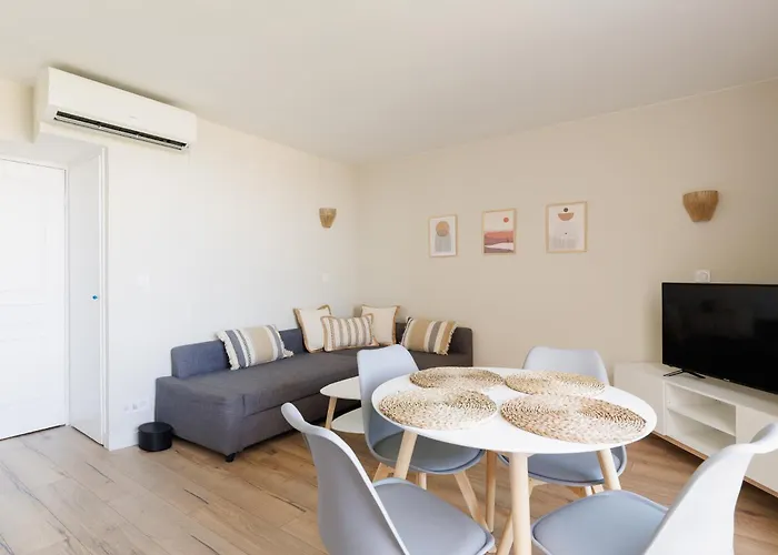 Vauban Superbe T2 Avec Vue Port Résidence De Gamme Clim Parking Privé Wi-fi Antibes