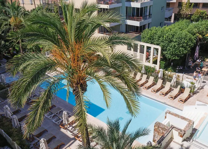 Vauban Superbe T2 Avec Vue Port Résidence De Gamme Clim Parking Privé Wi-fi * Antibes