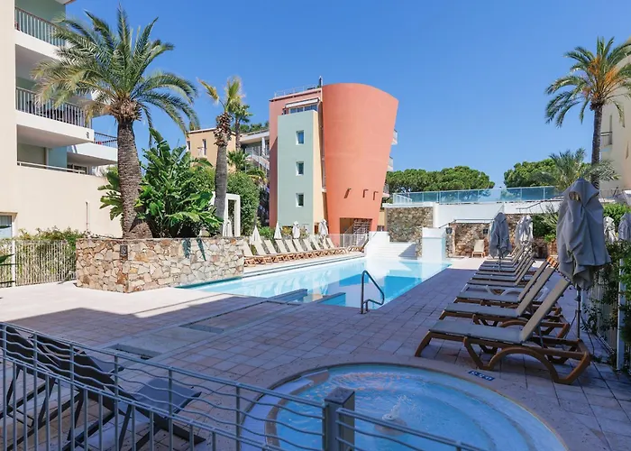 Vauban Superbe T2 Avec Vue Port Résidence De Gamme Clim Parking Privé Wi-fi Antibes