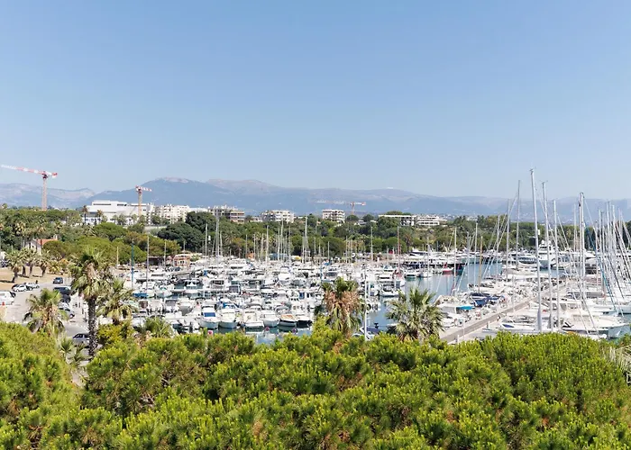 Vauban Superbe T2 Avec Vue Port Résidence De Gamme Clim Parking Privé Wi-fi * Antibes