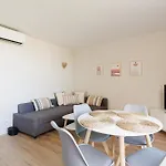 Vauban Superbe T2 Avec Vue Port De Gamme Clim Parking Prive Wi-fi Antibes