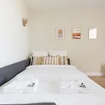 Apartment Vauban Superbe T2 Avec Vue Port De Gamme Clim Parking Prive Wi-fi Antibes