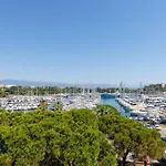 Vauban Superbe T2 Avec Vue Port De Gamme Clim Parking Prive Wi-fi *