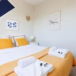 Apartment Vauban Superbe T2 Avec Vue Port De Gamme Clim Parking Prive Wi-fi Antibes