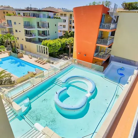 Vauban Superbe T2 Avec Vue Port De Gamme Clim Parking Prive Wi-fi 昂蒂布