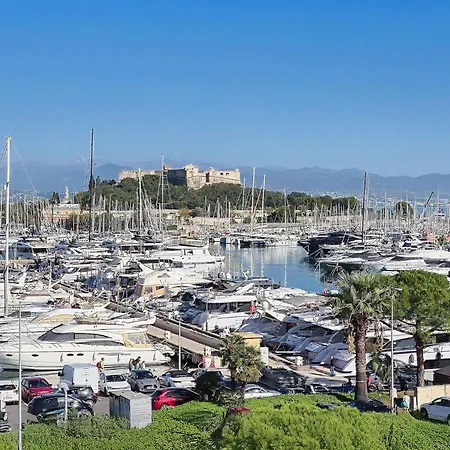 Vauban Superbe T2 Avec Vue Port De Gamme Clim Parking Prive Wi-fi