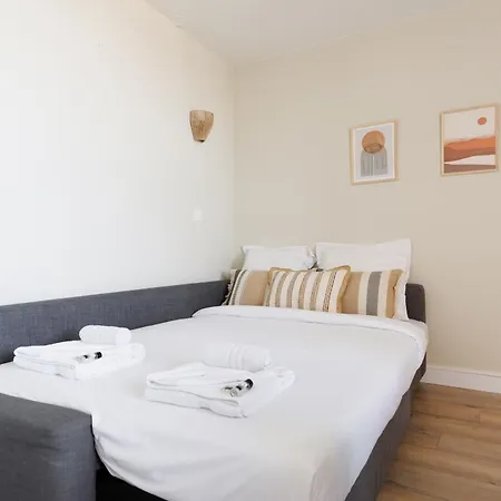 Vauban Superbe T2 Avec Vue Port De Gamme Clim Parking Prive Wi-fi *