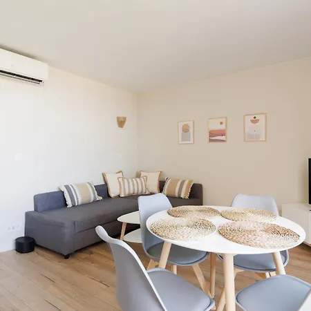 Vauban Superbe T2 Avec Vue Port De Gamme Clim Parking Prive Wi-fi Antibes