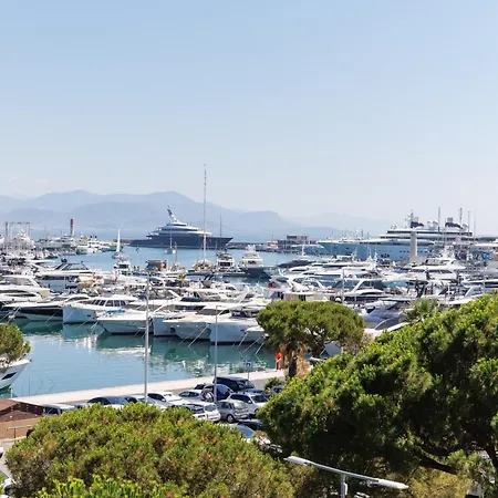 Vauban Superbe T2 Avec Vue Port De Gamme Clim Parking Prive Wi-fi Apartman *