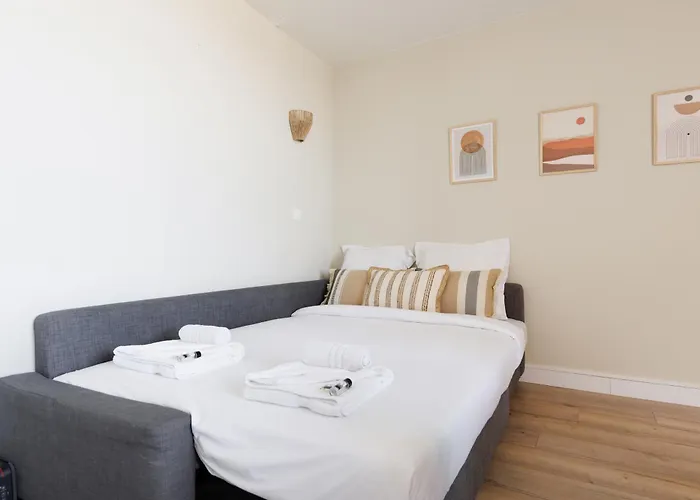 Vauban Superbe T2 Avec Vue Port De Gamme Clim Parking Prive Wi-fi *