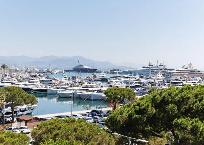 Vauban Superbe T2 Avec Vue Port De Gamme Clim Parking Prive Wi-fi Lejlighed *