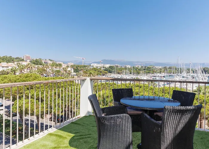 Vauban Superbe T2 Avec Vue Port De Gamme Clim Parking Prive Wi-fi Lejlighed *